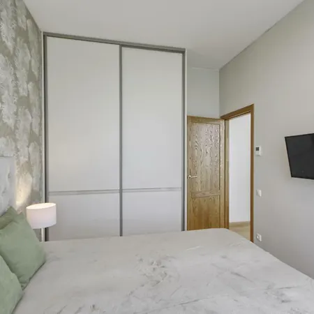 Luxury Apartment *